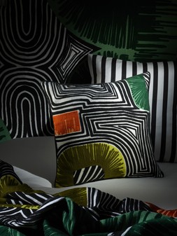 EN ALLANT AUX BAUX CUSHION