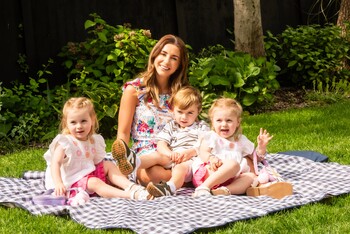 https://ww-w.prshots.co.uk/contents/archives/3654/1560/images/thumb350x287_auto/peacocks_dani-and-her-children_thumb.jpg