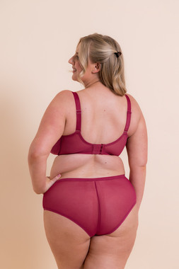 WONDERFULLY FULL CUP SIDE SUPPORT BRA £35 €53 & SHORT £17 €26