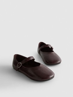 PRIMARK YOUNG GIRLS BAREFOOT BINA PLUM, $11 RON40 HUF3000 PLN34 CZK210 €(NE)9 €8 £7 (1)